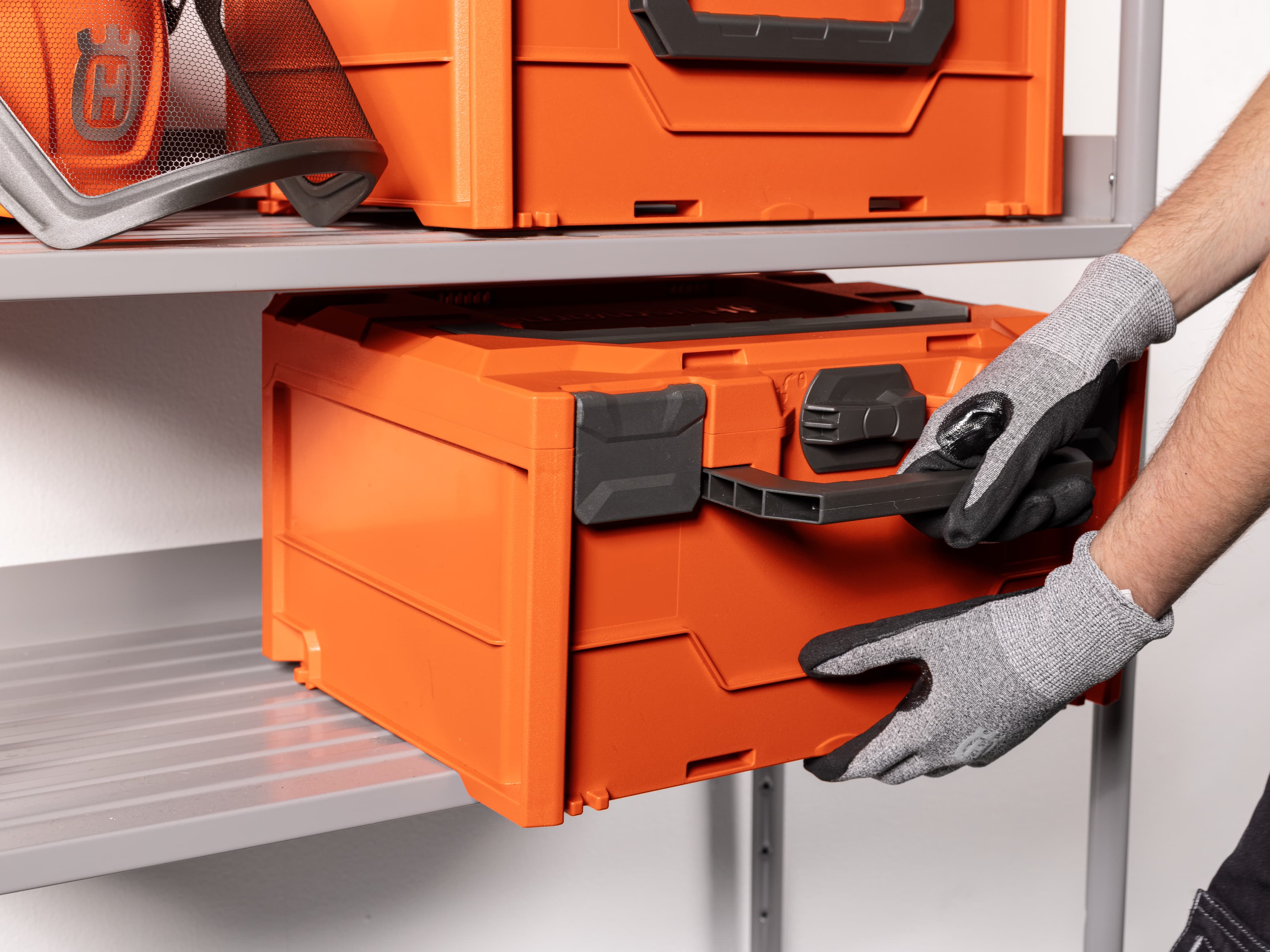 Front handle for easy carrying the box in an ergonomic way as well as easily access the box when placed on a shelf or vehicle. image